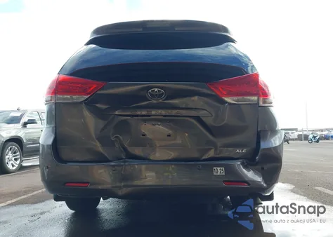 2014 Toyota Sienna Xle V6 7 Passenger Auto Access Seat/Xle V6 8 Passenger z USA, uszkodzony, nr VIN 5TDYK3DC7ES408230